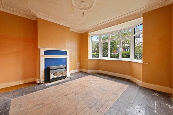 3 Bedroom Terraced House For Sale In Elmbank Way, Hanwell, London, W7