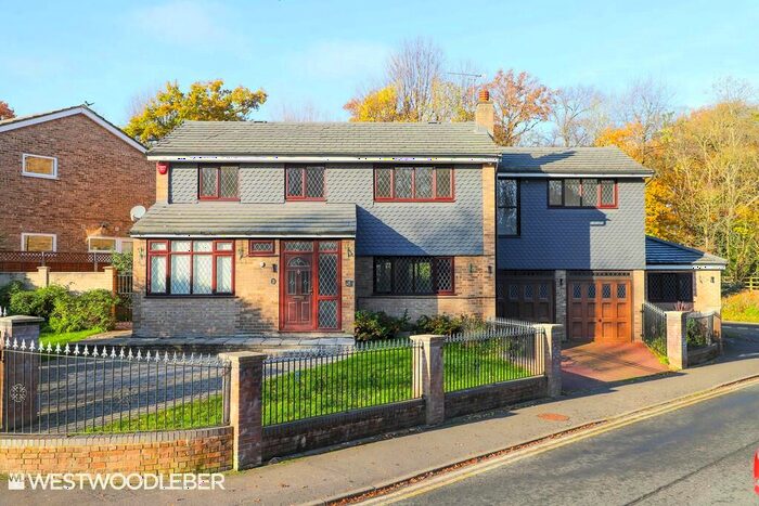 5 Bedroom Detached House To Rent In Sheredes Drive, Hoddesdon, EN11