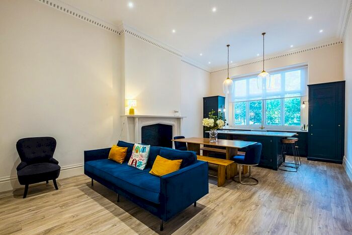 2 Bedroom Flat To Rent In Westbourne Terrace, London, W2