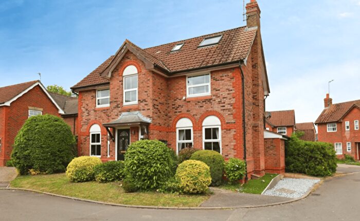 6 Bedroom Detached House For Sale In Delapre Drive, Banbury, OX16