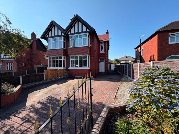 4 Bedroom Semi Detached House For Sale In Northenden Road, Sale, M33