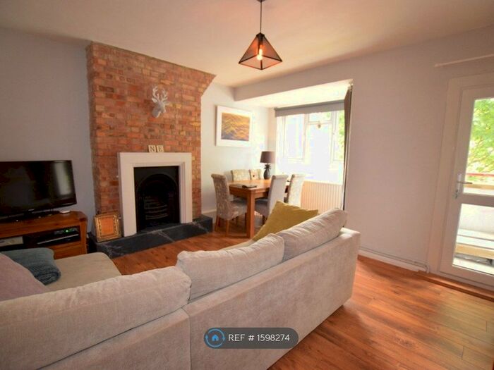 2 Bedroom Flat To Rent In Pinner House, London, SE5