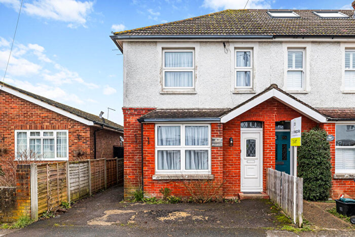 3 Bedroom Semi-Detached House To Rent In Ref: Km - Grove Road, Horley, RH6