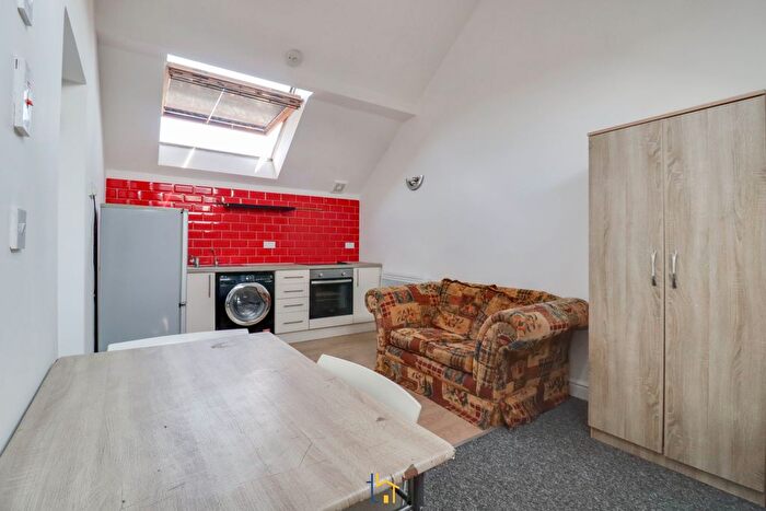 1 Bedroom Flat To Rent In Millstone Lane, Leicester, LE1