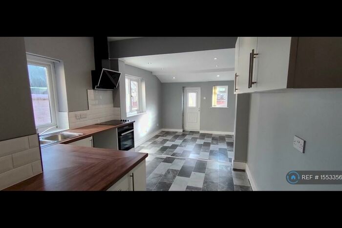 3 Bedroom Terraced House To Rent In North Road, Manchester, M11