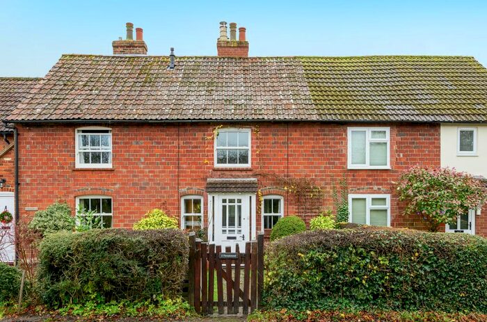 1 Bedroom Terraced House For Sale In Isington Road, Isington, Hampshire GU34