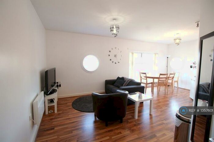 2 Bedroom Flat To Rent In Stanza Court, Liverpool, L5