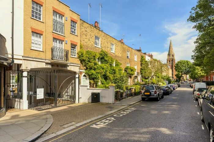 2 Bedroom Apartment To Rent In Peony Court, SW10