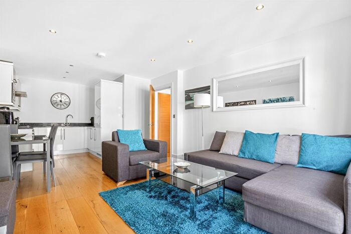 2 Bedroom Flat For Sale In Chiswick High Road, London, W4
