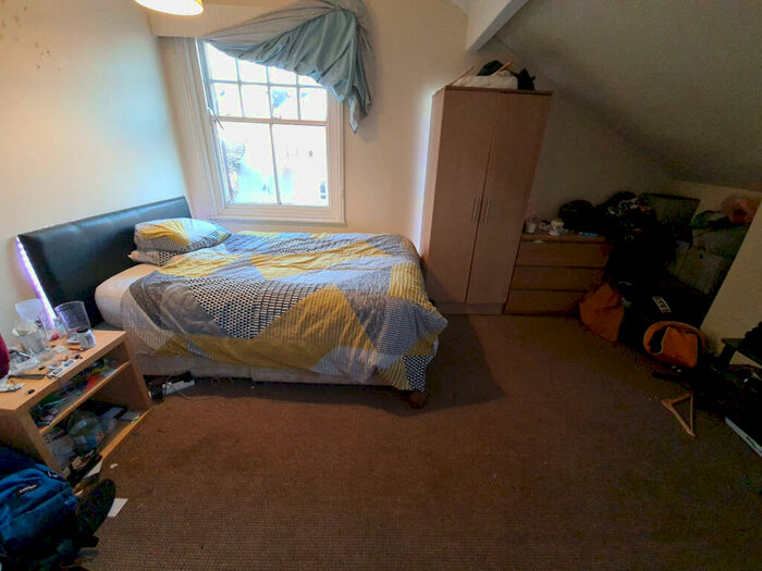 10 Bedroom House To Rent In Regent Park Avenue, Leeds, LS6