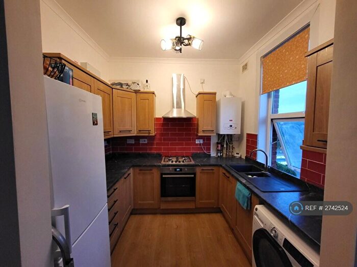 2 Bedroom Flat To Rent In Radnor Park Avenue, Folkestone, CT19
