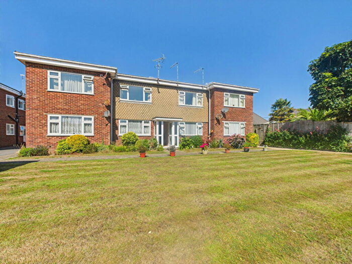 1 Bedroom Flat For Sale In Kent Road, Littlehampton, BN17