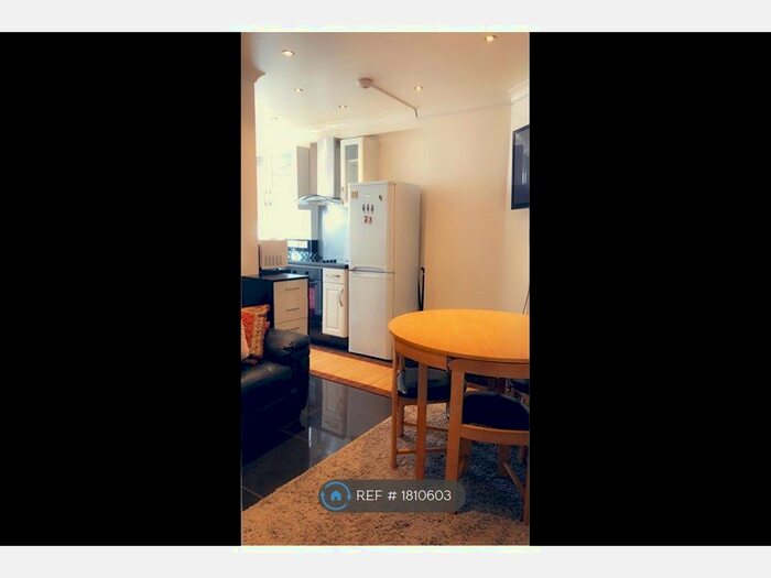 2 Bedroom Flat To Rent In Rashleigh House, London, WC1H