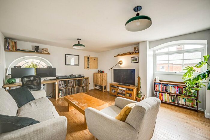 1 Bedroom Flat For Sale In Old Road, Linslade, Leighton Buzzard, LU7
