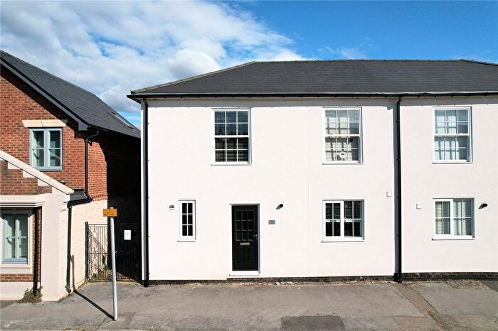 1 Bedroom Flat For Sale In St. Johns Street, Godalming, Surrey, GU7