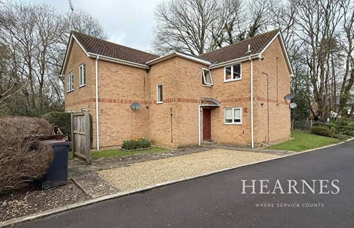 1 Bedroom Flat For Sale In Bay Close, Three Legged Cross, Wimborne, BH21