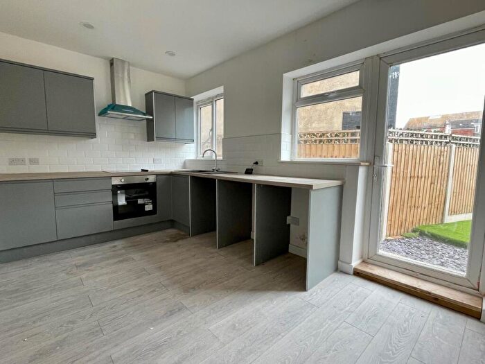 2 Bedroom Flat To Rent In Cavendish Road, Bispham, Blackpool, FY2
