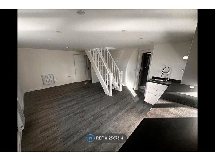 1 Bedroom Flat To Rent In Interlinks House, Hendon, NW4