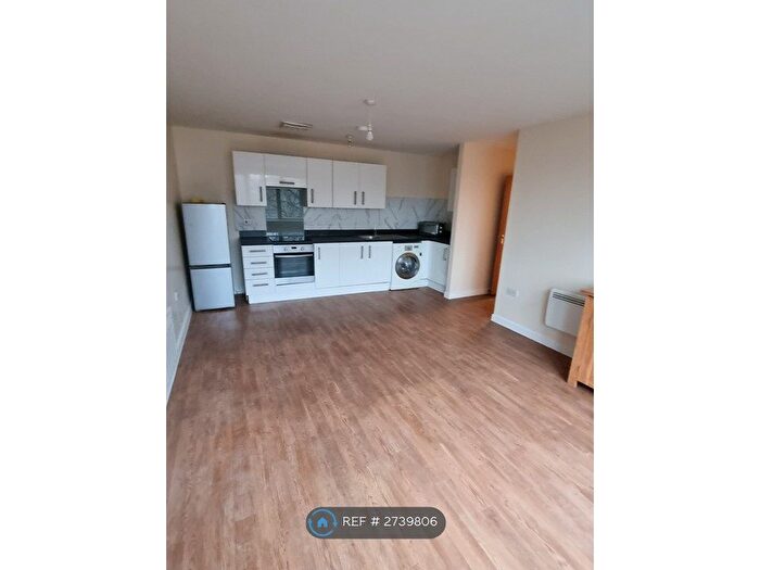 2 Bedroom Flat To Rent In Sweetman Place, Bristol, BS2