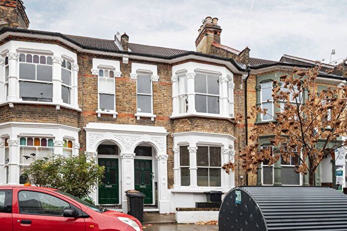 1 Bedroom Flat For Sale In Princess May Road, Hackney, London, N16