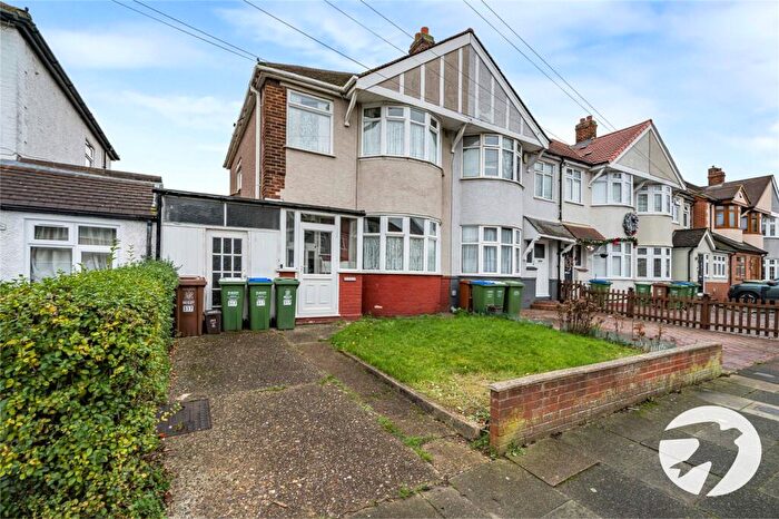3 Bedroom End Of Terrace House For Sale In Sutherland Avenue, South Welling, Kent, DA16