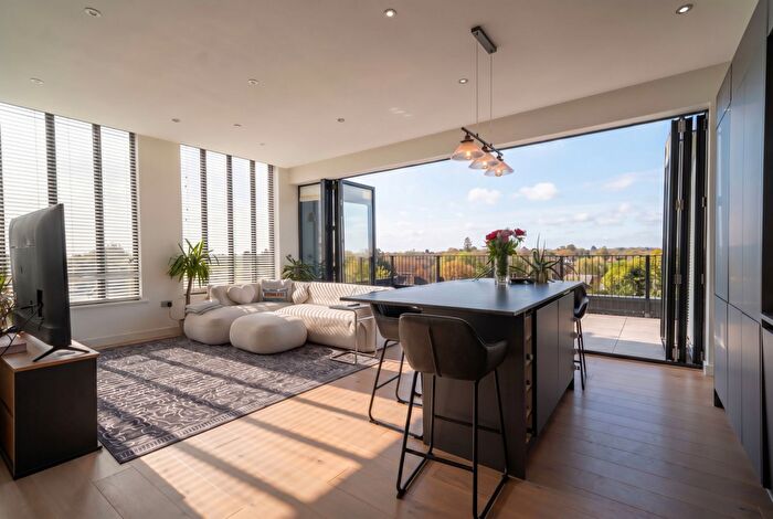 3 Bedroom Penthouse For Sale In Streetsbrook Road, Solihull, B91
