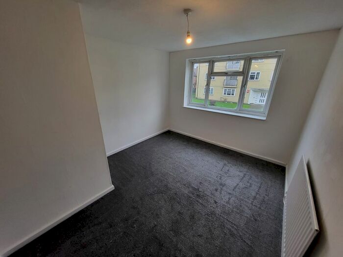 3 Bedroom Flat To Rent In Churchfield Avenue, Tipton, DY4