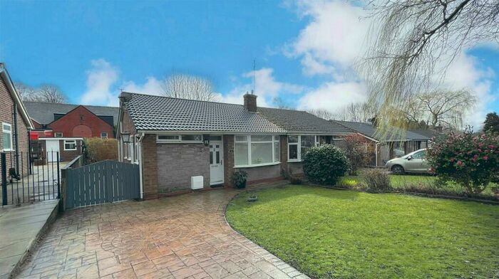 2 Bedroom Semi-Detached Bungalow For Sale In Holcombe Close, Kearsley, Bolton, BL4