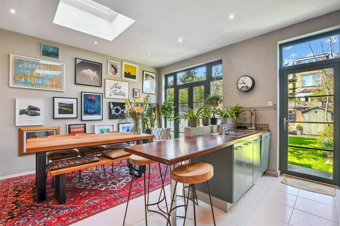 4 Bedroom Detached House For Sale In Outram Road, London, N22
