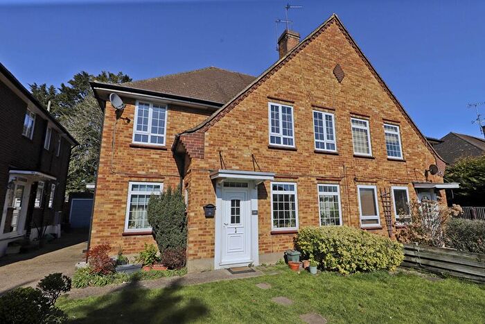 2 Bedroom Maisonette To Rent In Tolcarne Drive, Pinner, HA5