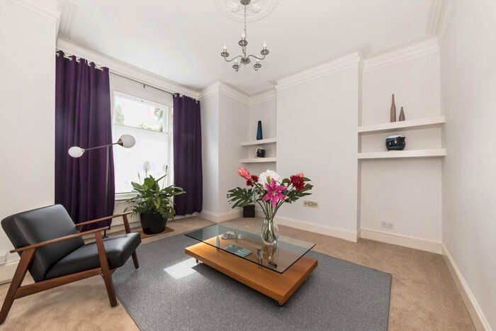 2 Bedroom Flat To Rent In Emmanuel Road, London, SW12