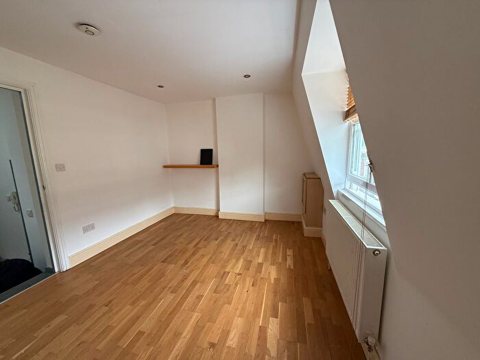 1 Bedroom Flat To Rent In Church Road, Crystal Palace, London, SE19
