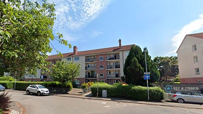 3 Bedroom Flat To Rent In Kerrycroy Avenue, Glasgow, G42