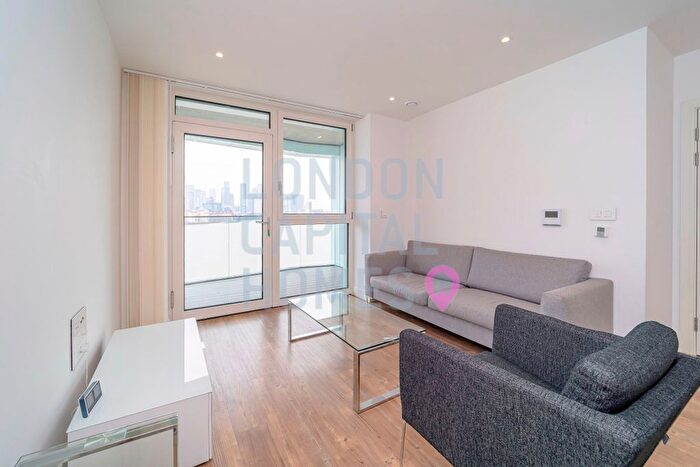 2 Bedroom Flat To Rent In Gordian Apartments, Cable Walk, London, SE10