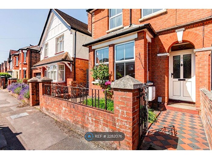 6 Bedroom Semi-Detached House To Rent In Deerbarn Road, Guildford, GU2