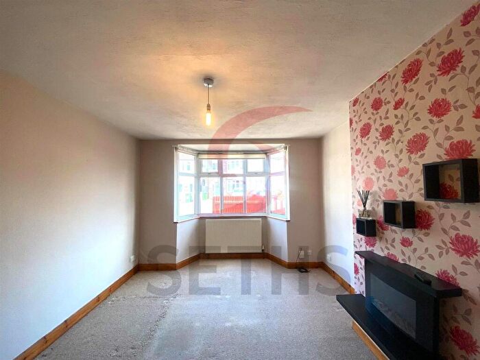 2 Bedroom Property To Rent In Braunstone Close, Leicester, LE3