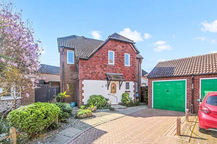 3 Bedroom Detached House For Sale In Cowdray Close, Rustington, BN16