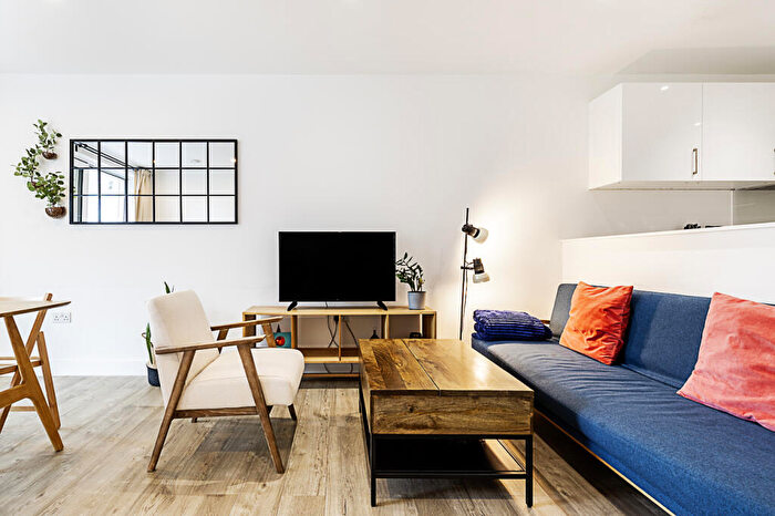 2 Bedroom Flat To Rent In Beck Square, London, E10