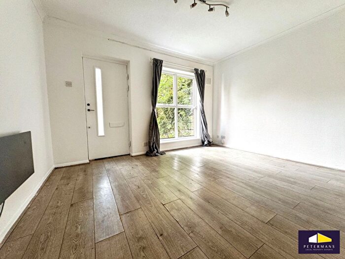 1 Bedroom Flat To Rent In Grovelands Close, London, SE5