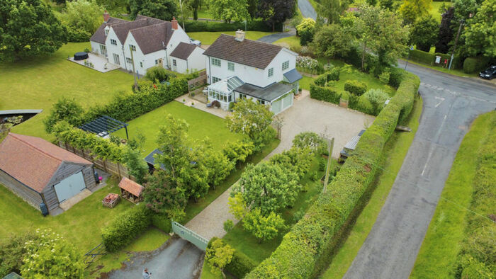 4 Bedroom Detached House For Sale In Stratford-Upon-Avon, Quarter Acre, Exceptional Interior, CV37