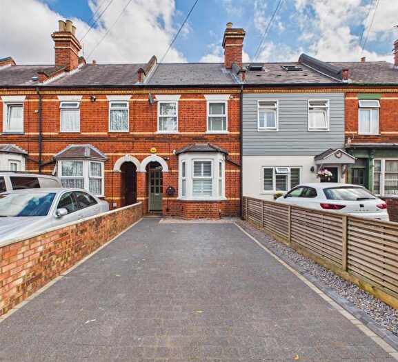 3 Bedroom Terraced House For Sale In Armour Road, Tilehurst, Reading, RG31