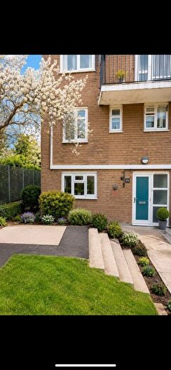 3 Bedroom Maisonette For Sale In Bolster Grove, Crescent Rise, London, N22