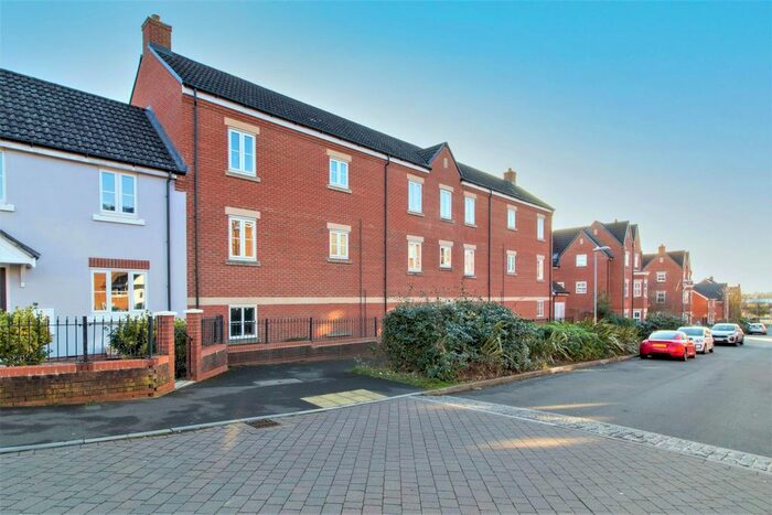 2 Bedroom Flat To Rent In Cloatley Crescent, Royal Wootton Bassett, Swindon, SN4