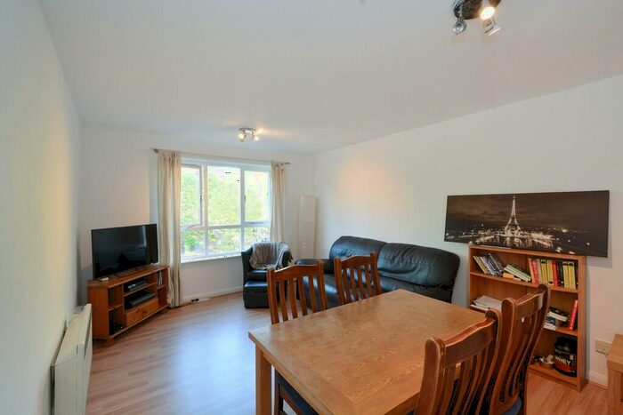 2 Bedroom Apartment To Rent In Baltic Court, Canada Water, SE16