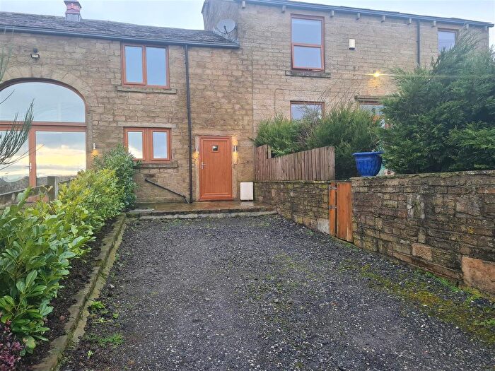 3 Bedroom Terraced House To Rent In Hallfold, Whitworth, Rochdale, OL12