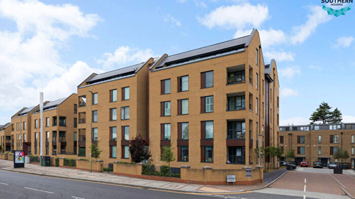 2 Bedroom Flat For Sale In Stanhope House, Quayle Crescent, Whetstone, London, N20