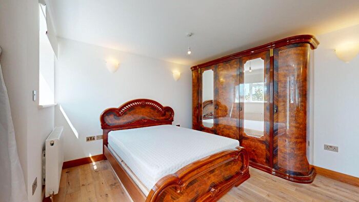 3 Bedroom Flat To Rent In Gunnersbury Avenue, London, W5