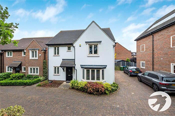 4 Bedroom Detached House For Sale In Bond Close, Welling, Kent, DA16