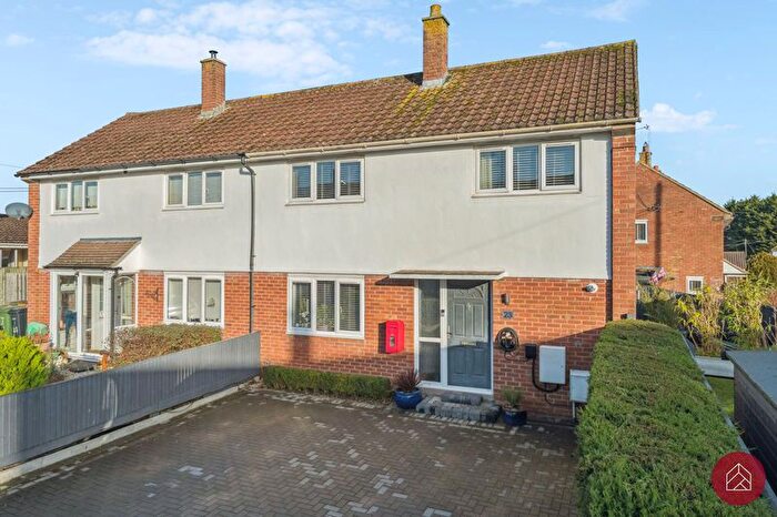 3 Bedroom Semi Detached House For Sale In Elton Crescent, Oxford, OX33