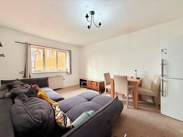 1 Bedroom Flat To Rent In Rothesay Court, Cumberland Place, SE6